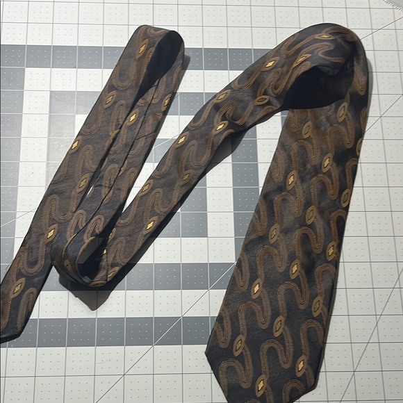 Elegant Brown Patterned Tie - Picture 5 of 7